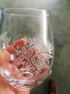 High resolution glass engraving with UV laser pattern