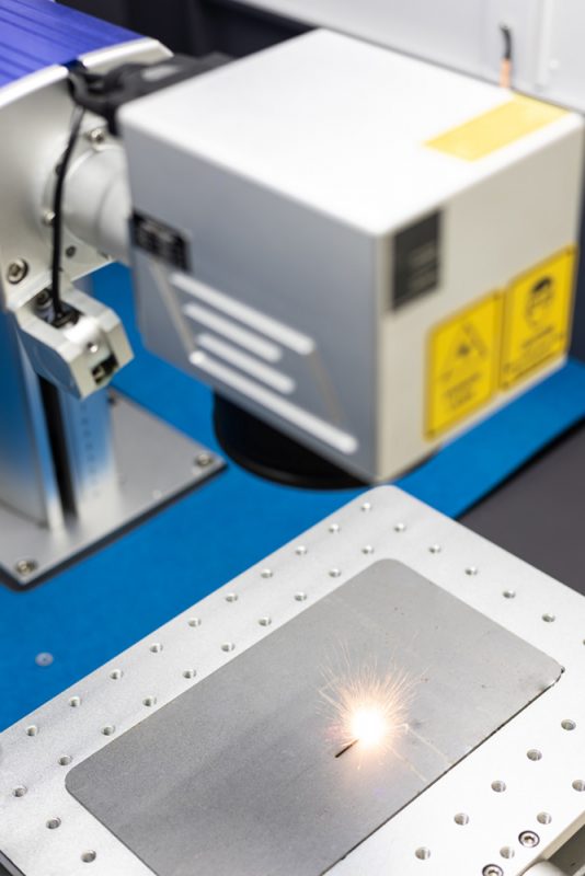 Machine de gravure laser fibre métal XL - Gros plan