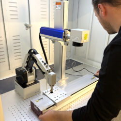 Fiber-Graveerlaser-Productie-XL-InUse