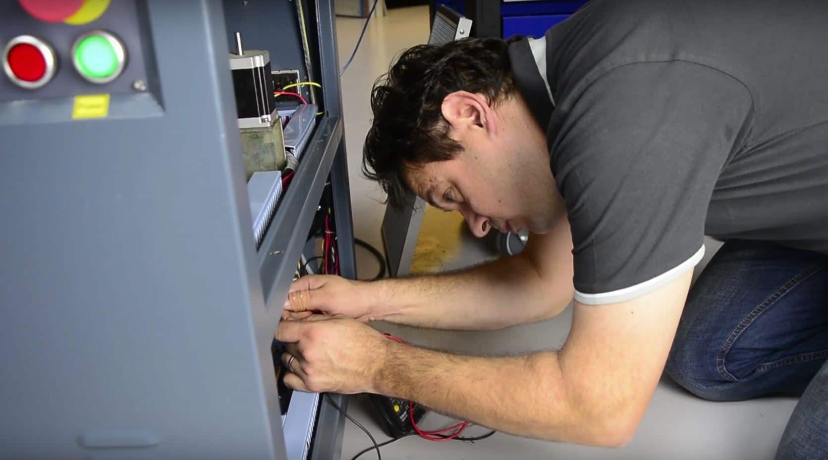 Onderhoud lasermachine door MetaQuip servicemonteur