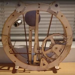 Laserowo wycinany drewniany zegar